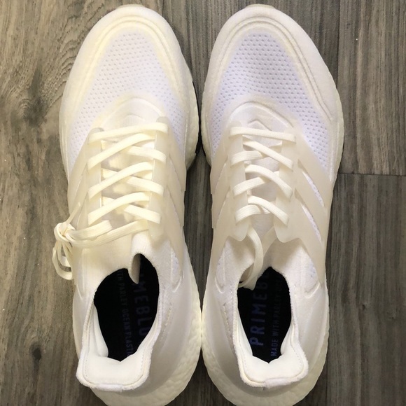 NWOT Women’s Adidas Ultraboost - Picture 5 of 7